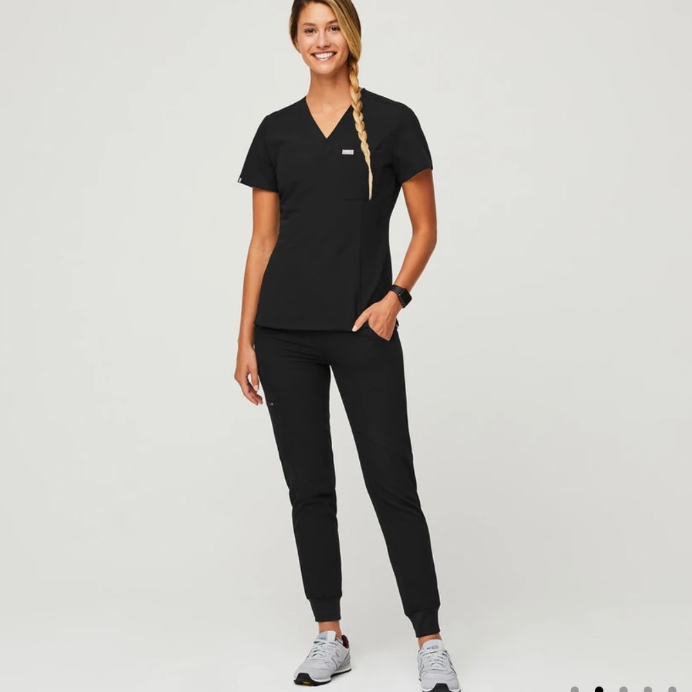 Black Figs Scrub Set